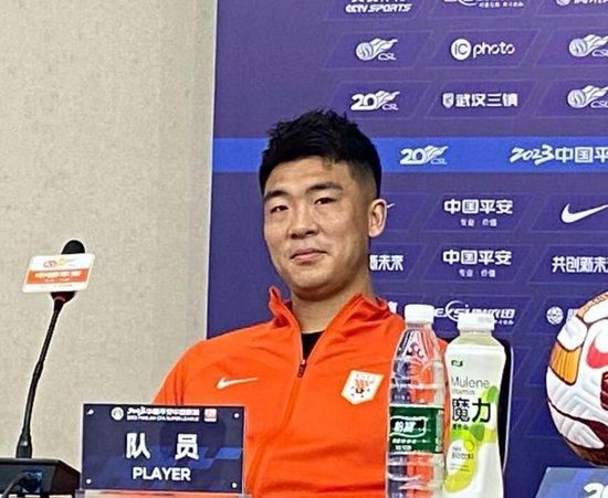 克洛普说：“显然我不是医生，但他们几乎每天都向我解释为什么他还没有准备好，显然比我们最初认为的要复杂一些。